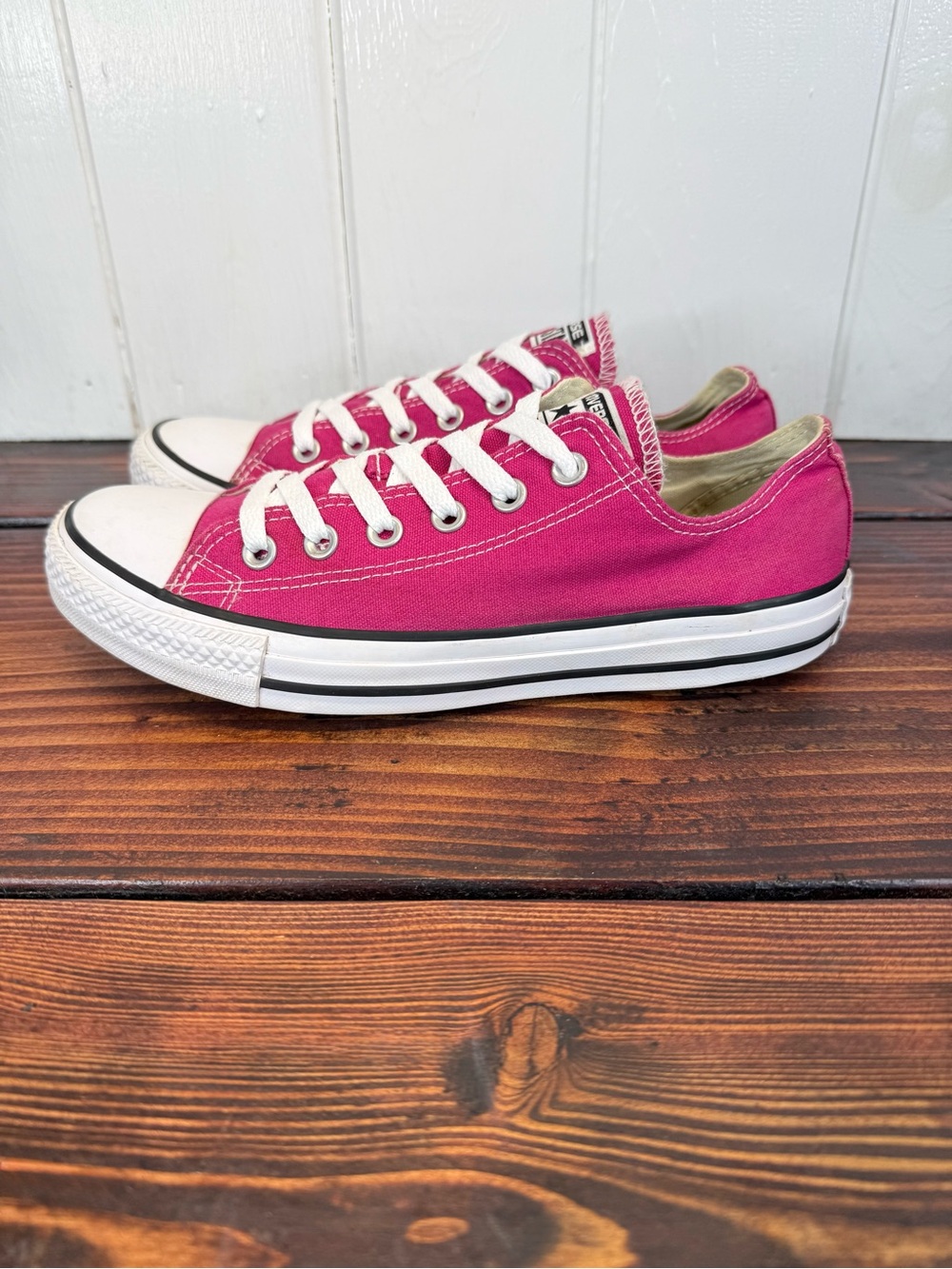 Converse Chuck Taylor All Star Pink Low Top Sneakers Women’s 9 Men’s 7